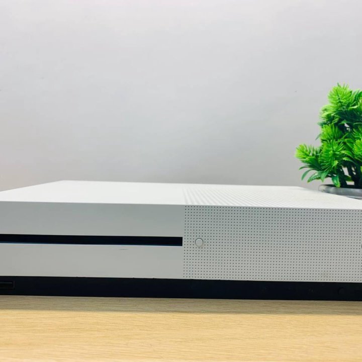 Игровая приставка Xbox One S 500 ГБ