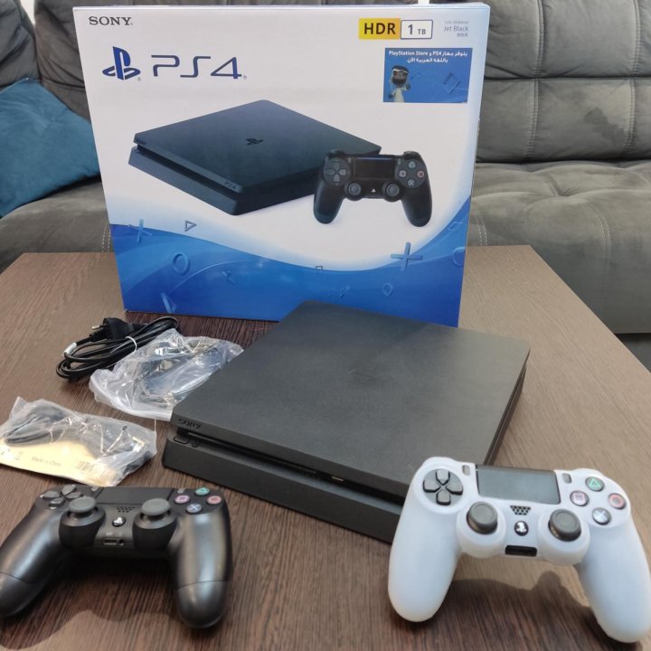 PS4 Slim 1Tb+2 джоя+50 игр (идеал)