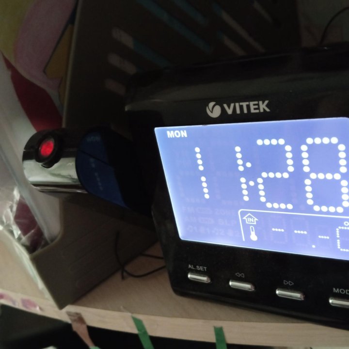 Часы электронные с проектором