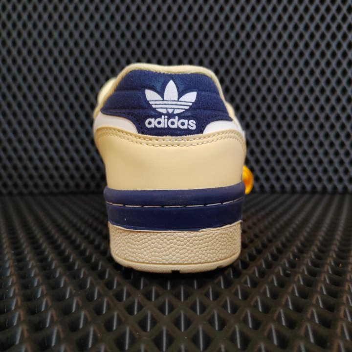 Кроссовки adidas forum low