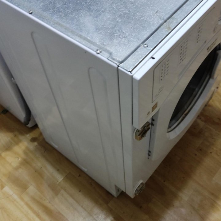 Встраиваемая Hotpoint Ariston 7 кг 1000 об