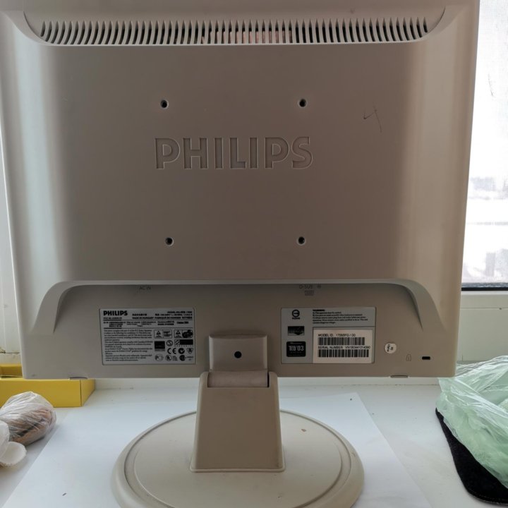 Монитор Philips 170s. Диагональ 17 дюймов