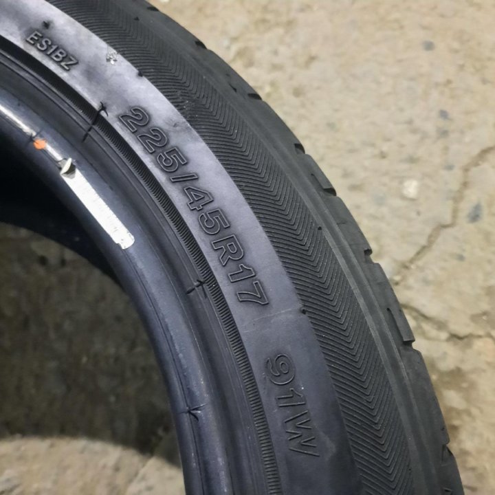 225/45R17 Bridgestone Potenza S001 (Лот №7252)