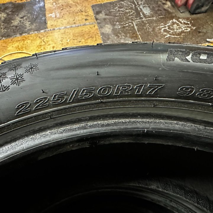 225/50/17 зима Roadstone Winguard Ice plus WH43