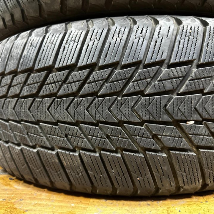 225/50/17 зима Roadstone Winguard Ice plus WH43