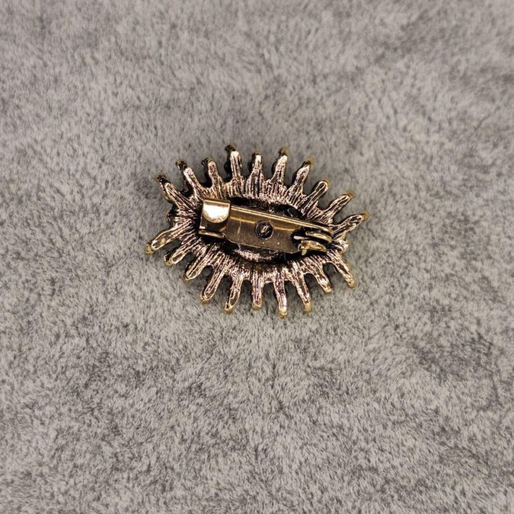 Брошь глаз