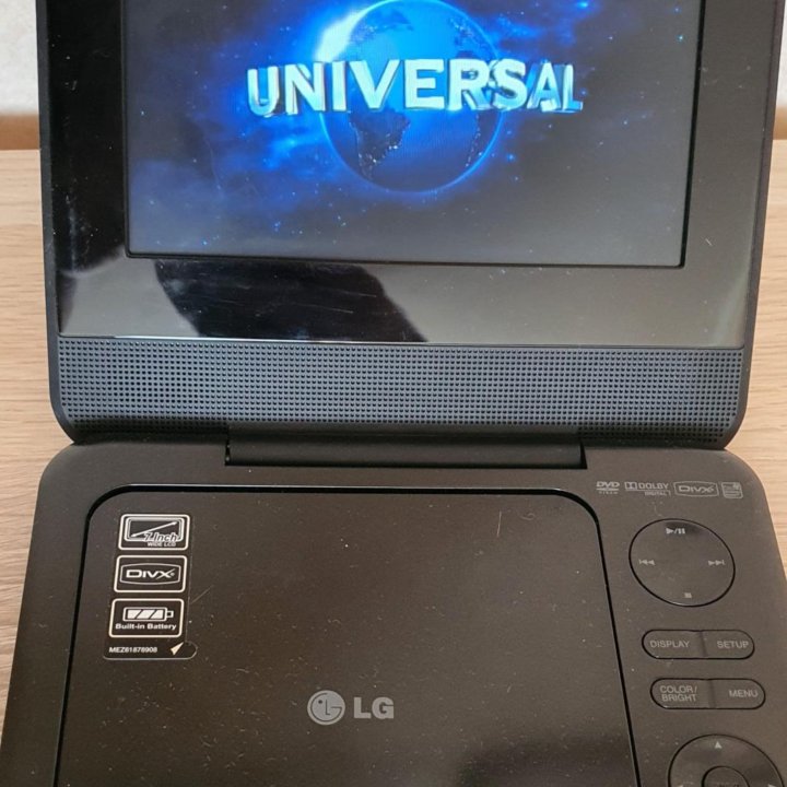 Портативный dvd плеер LG DP450