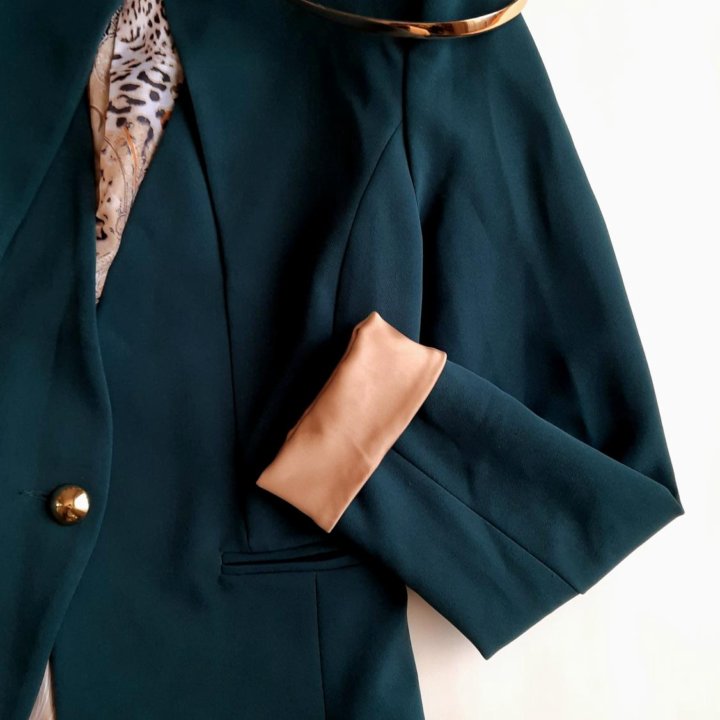 Пиджак тёмно-зеленый 48 размер