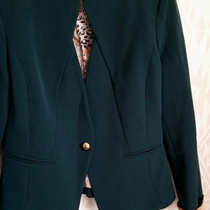 Пиджак тёмно-зеленый 48 размер