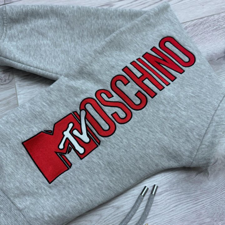 Спортивный костюм Moschino x H&M