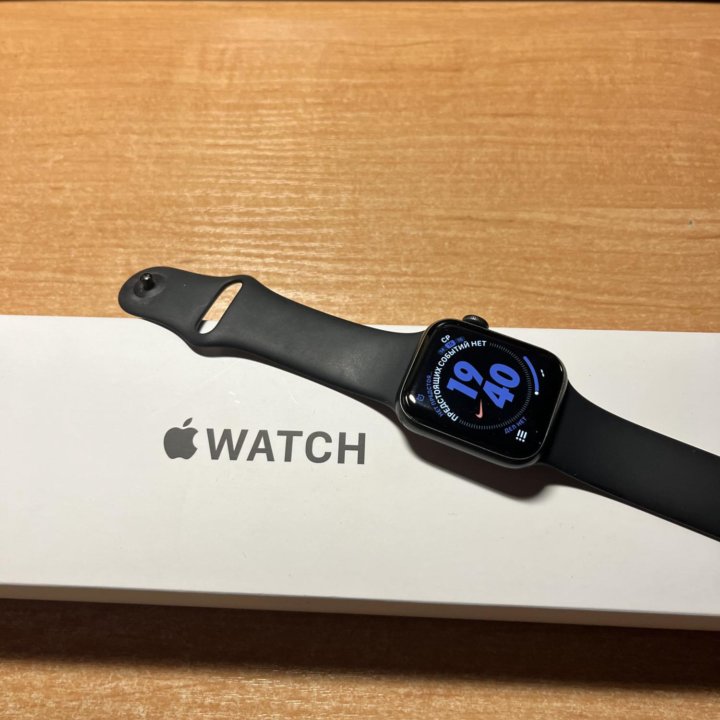 Часы Apple Watch SE 40 mm (2020)