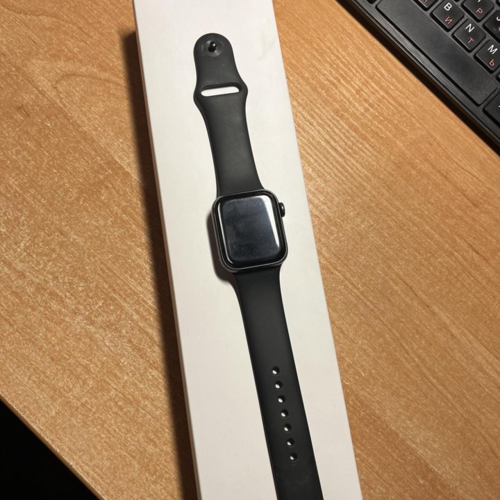 Часы Apple Watch SE 40 mm (2020)