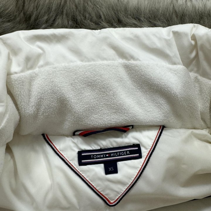 Tommy hilfiger пуховик xs оригинал