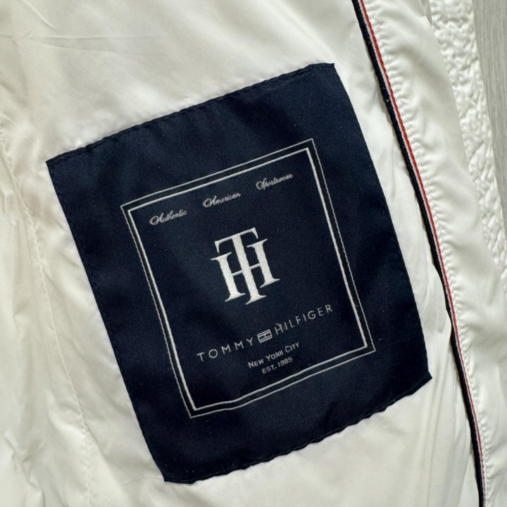 Tommy hilfiger пуховик xs оригинал