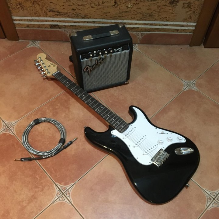 Squier Strat MM HT SSS c комбо Fender и весь К/т