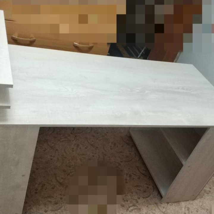 Маникюрный стол