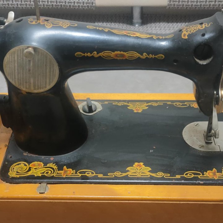 Машинка швейная ручная