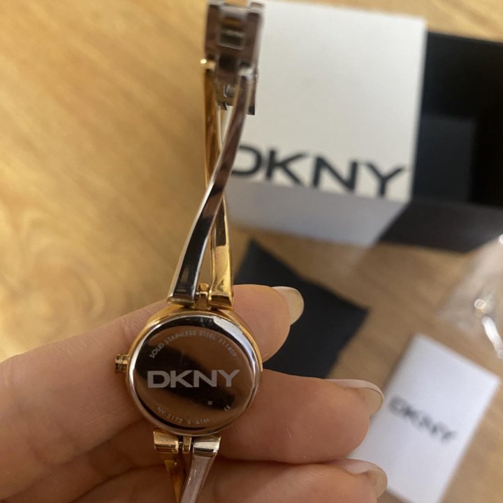 Женские часы DKNY