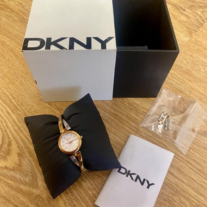 Женские часы DKNY