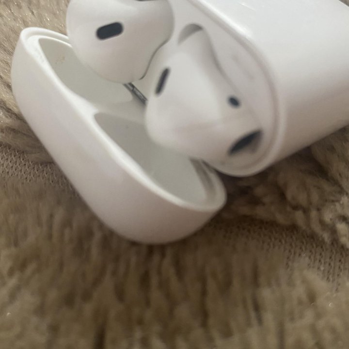 Наушники AirPods