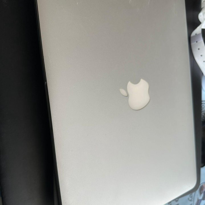 MacBook Pro 13 2015 a1502 CORE I5 2700mhz /8/256gb