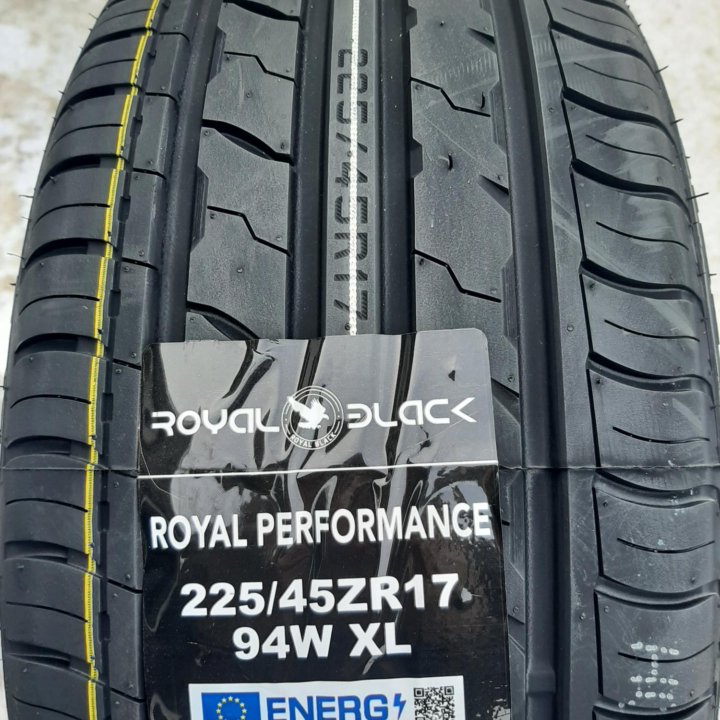 R17 225/45 94W Royal Black Performance