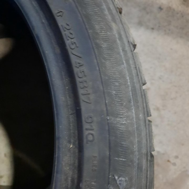 Dunlop 225/45/17, 2шт