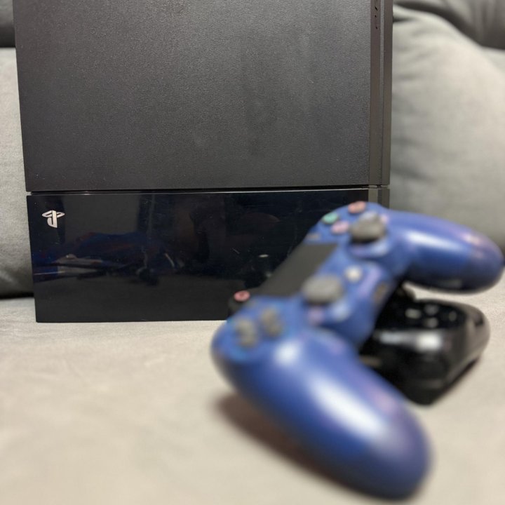 Продам PS4 500Gb +2 джойстика