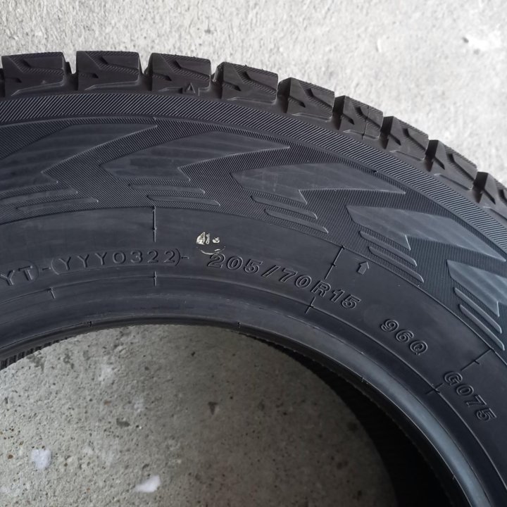 Новые липучки 205/70 R15 Yokohama Ice Guard G075