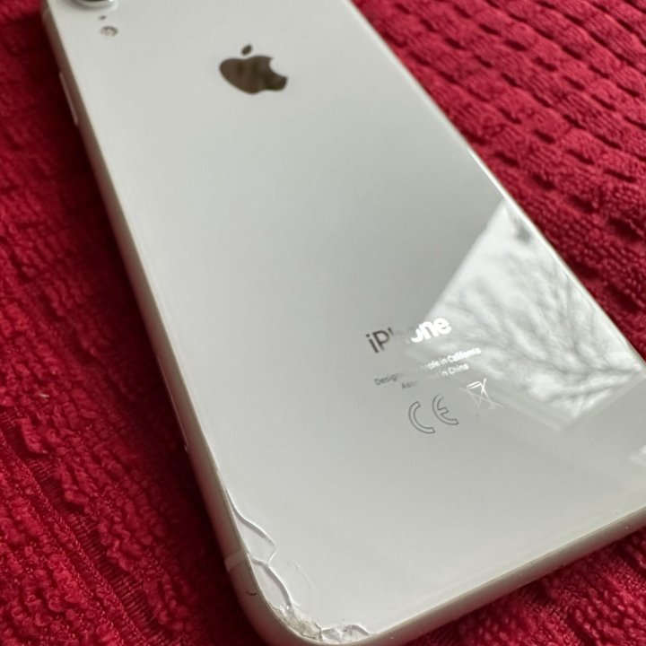 iPhone XR 128 ГБ с наушниками и зарядкой