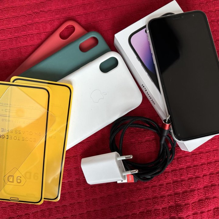 iPhone XR 128 ГБ с наушниками и зарядкой