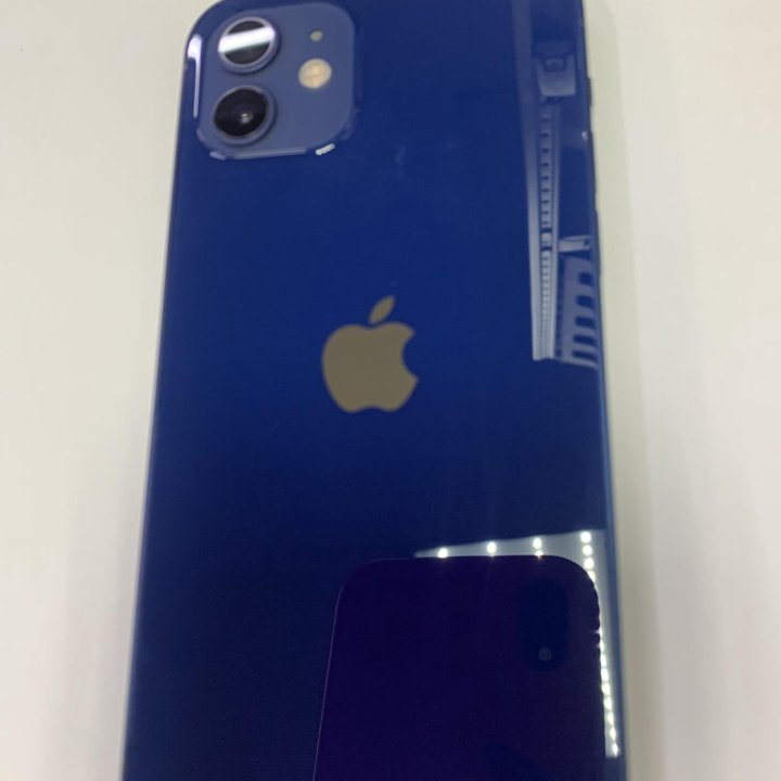 Телефон iPhone 12