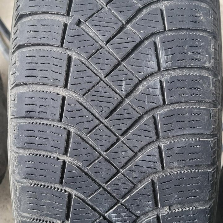 Зимняя резина Pirelli 185 65 15 комплект