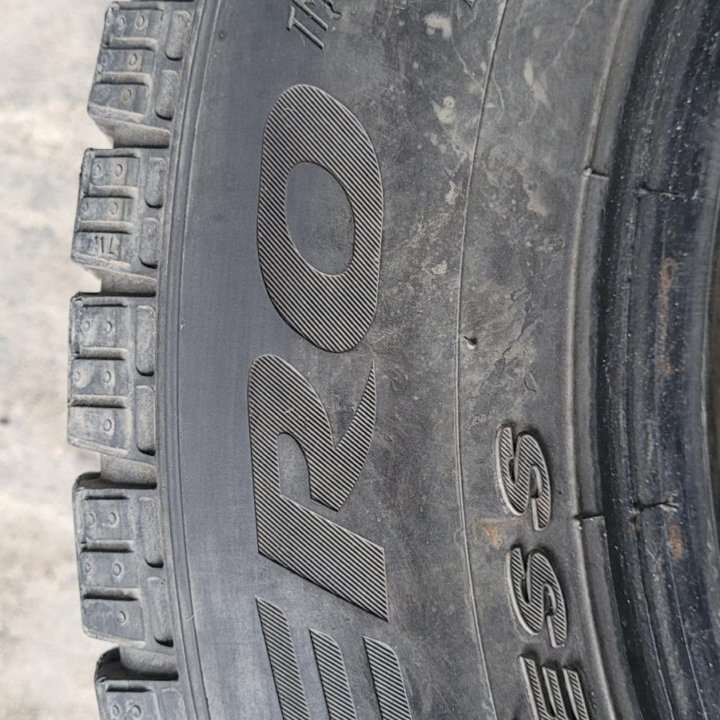 Зимняя резина Pirelli 185 65 15 комплект