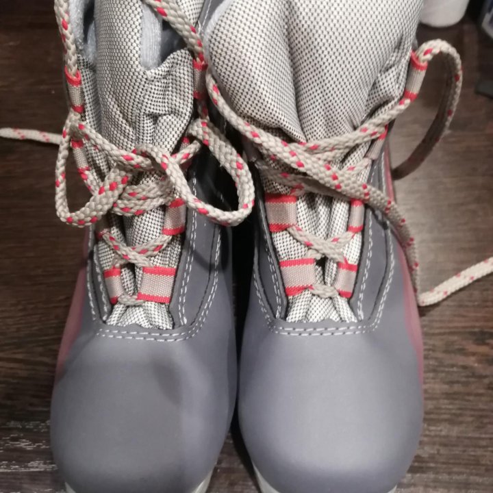 Лыжные ботинки (33р-р)