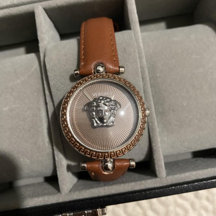 Часы Versace