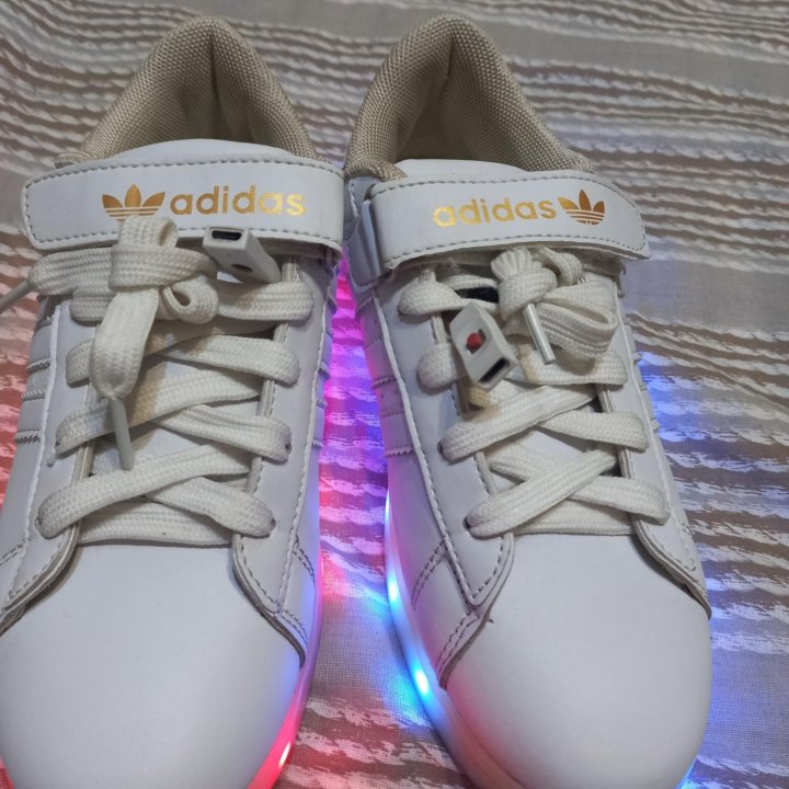 Кроссовки детские мигающие Adidas