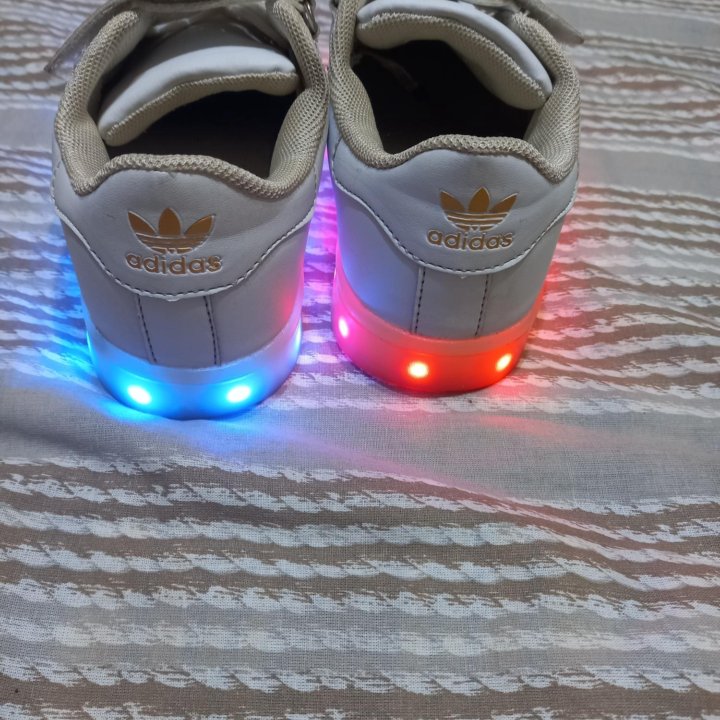 Кроссовки детские мигающие Adidas