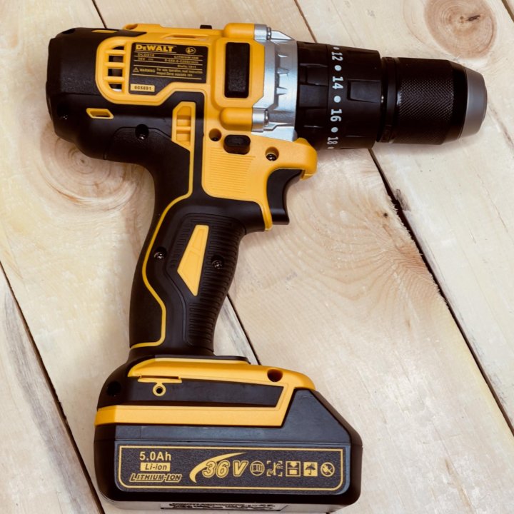 Шуруповерт DeWALT DCD916