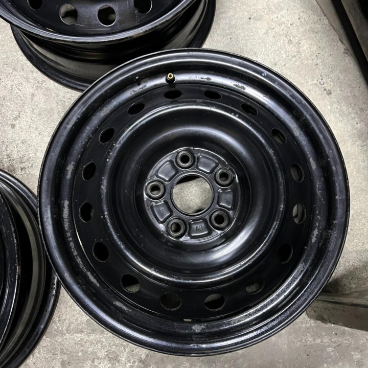 Штампованные диски Toyota 5x114.3 Цо 60.1 R16