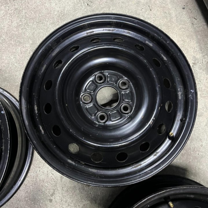 Штампованные диски Toyota 5x114.3 Цо 60.1 R16