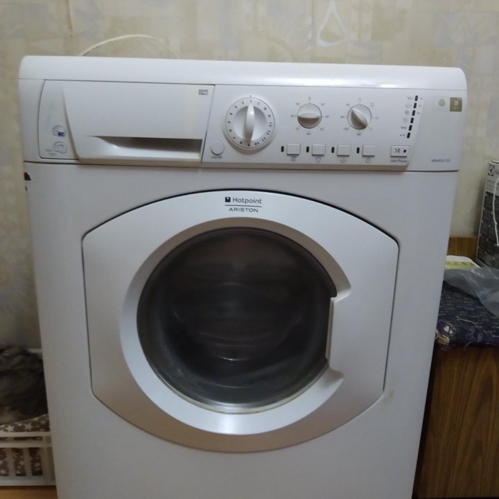 Стиральная машинка Hotpoint ARISTON