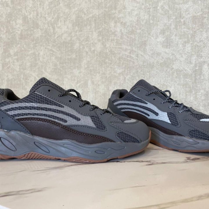 Кроссовки Adidas Yeezy Boost 700 v2