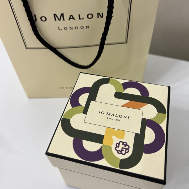 Jo Malone Violet Leaf & Bergamot Home Candle