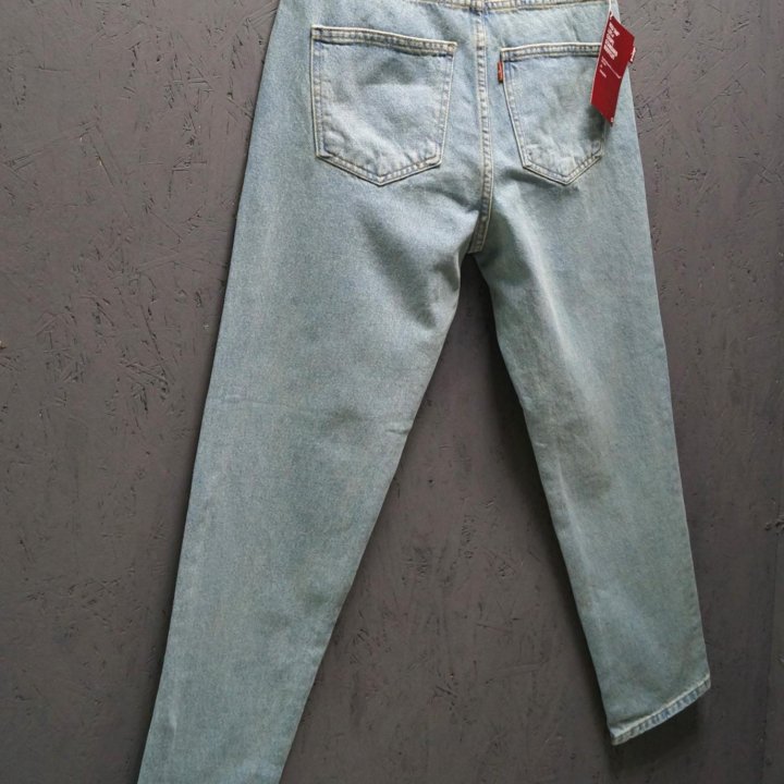 Джинсы бананы Levis 630