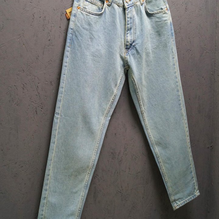 Джинсы бананы Levis 630