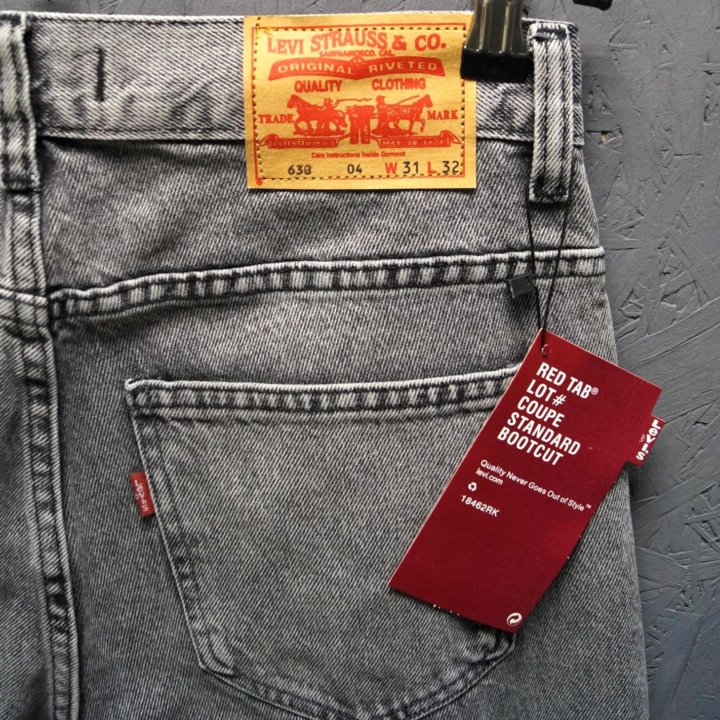 Джинсы бананы Levis 630