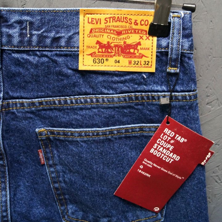 Джинсы бананы Levis 630