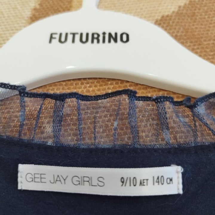 Платье на девочку 140