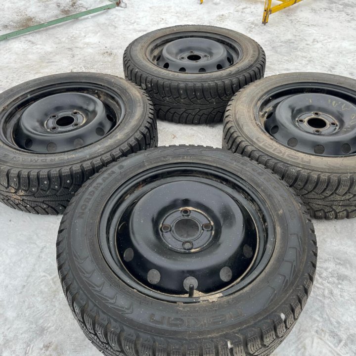 Зима Nokian Nordman 5 185/65 R15 Диски 4x100 D60.1